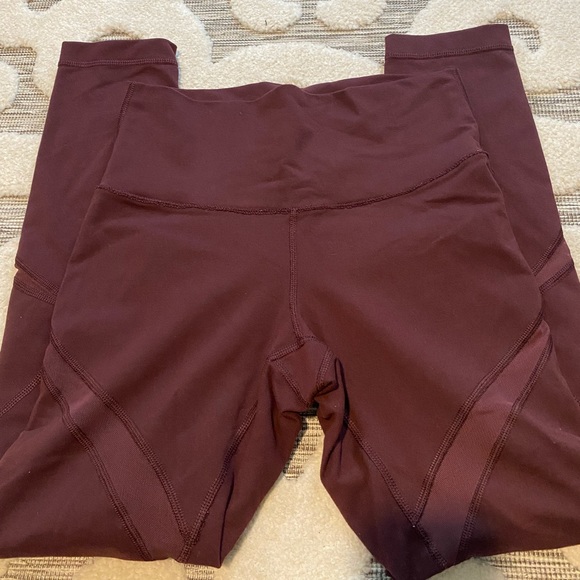 Lululemon EUC Size 8 crop leggings. Check out all my Lulu! - Picture 1 of 2